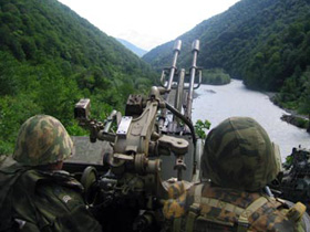 Военные в Кодорском ущелье. Фото: с сайта reporter-ufo.ru (С) Военные в Кодорском ущелье. Фото: с сайта reporter-ufo.ru (С)