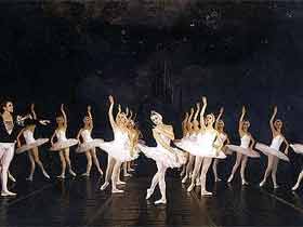 Балет "Лебединое озеро". Фото с сайта www.std.nnov.ru Балет "Лебединое озеро". Фото с сайта www.std.nnov.ru