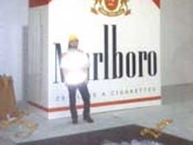 Пачка Мальборо. Фото с сайта www.aerocreativ.ru Пачка Мальборо. Фото с сайта www.aerocreativ.ru