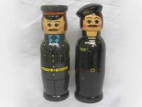 фигурки милиционера и ОМОНовца. Фото с сайта www.nestingdolls.ru фигурки милиционера и ОМОНовца. Фото с сайта www.nestingdolls.ru