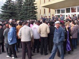 Обманутые вкладчики, фото телекомпании "Арт-ТВ" г. Нефтекамск Обманутые вкладчики, фото телекомпании "Арт-ТВ" г. Нефтекамск