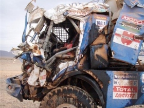 КАМАЗ после аварии. Фото: lostfilm.ru КАМАЗ после аварии. Фото: lostfilm.ru