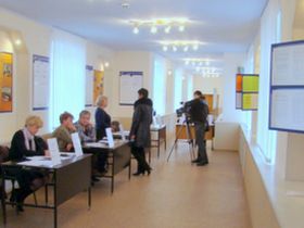 Пустая ярмарка, фото Виктора Шамаева, Каспаров.Ru Пустая ярмарка, фото Виктора Шамаева, Каспаров.Ru