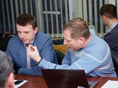 Депутаты Гарначук и Мотин; фото пресс-службы АМОМ Депутаты Гарначук и Мотин; фото пресс-службы АМОМ