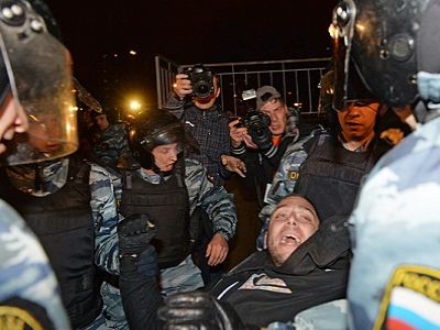 Бирюлево. Задержание корреспондента РП Павла Никулина. Фото: Илья Питалев / РИА Новости Бирюлево. Задержание корреспондента РП Павла Никулина. Фото: Илья Питалев / РИА Новости