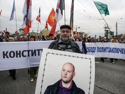 Илья Константинов на демонстрации в поддержку политзаключенных Илья Константинов на демонстрации в поддержку политзаключенных