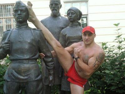 Осквернение памятников воинам ВОВ. Фото: newsland.com Осквернение памятников воинам ВОВ. Фото: newsland.com