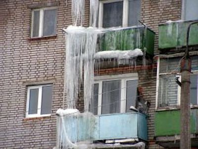 Сосули в городе. Фото: Виктор Надеждин, Каспаров.Ru