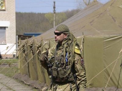 Солдат ДУК "Правого сектора" Фото: sectorpravdy.com Солдат ДУК "Правого сектора" Фото: sectorpravdy.com