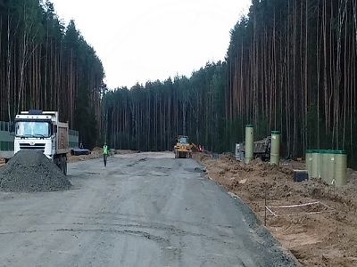 Строительство дороги в лесу Фото: activatica.org Строительство дороги в лесу Фото: activatica.org