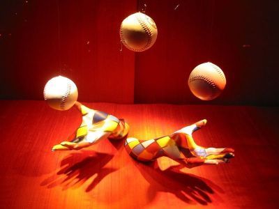 Эквилибристика. Источник: http://kiev-ru.livejournal.com/143622.html Эквилибристика. Источник: http://kiev-ru.livejournal.com/143622.html