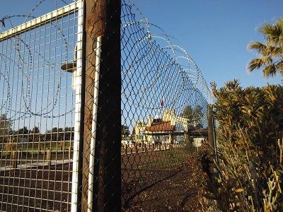 Кипр, дом под российским флагом. Фото А.Шипилова Кипр, дом под российским флагом. Фото А.Шипилова