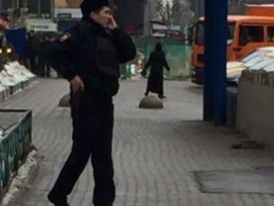 Задержание няни с головой ребенка. Фото: newsmaker.md Задержание няни с головой ребенка. Фото: newsmaker.md