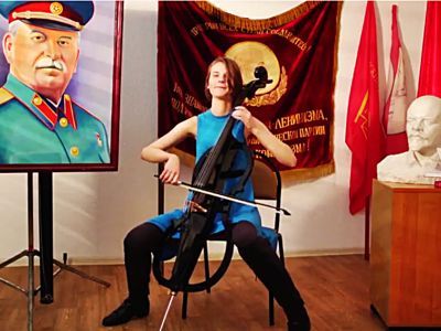 Сталинский гимн. Фото: Александра Воронина, Каспаров.Ru Сталинский гимн. Фото: Александра Воронина, Каспаров.Ru