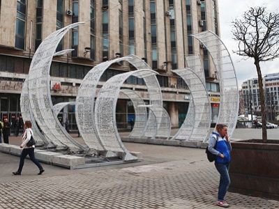 Арт-объект "Лотос" вместо ТЦ "Пирамида", Москва, апрель 2016 г. Источник - gazeta.ru