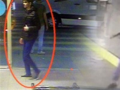 Снимок с видеокамер в аэропорту Стамбула. Фото: yenisafak.com Снимок с видеокамер в аэропорту Стамбула. Фото: yenisafak.com