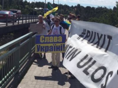 Акция против визита президента РФ Владимира Путина в Финляндию. Фото: svoboda.org Акция против визита президента РФ Владимира Путина в Финляндию. Фото: svoboda.org