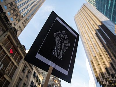 Плакат на демонстрации протеста в Нью-Йорке. Фото М.Гулько Плакат на демонстрации протеста в Нью-Йорке. Фото М.Гулько