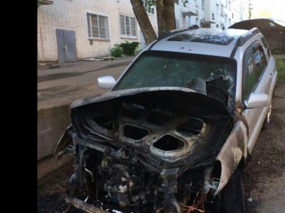 Сожженный автомобиль координатора штаба Навального в Кирове. Фото: 7x7-journal.ru Сожженный автомобиль координатора штаба Навального в Кирове. Фото: 7x7-journal.ru