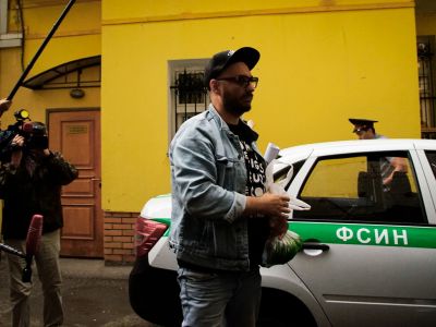 Кирилл Серебренников после суда, 23.8.17. Фото: rbc.ru Кирилл Серебренников после суда, 23.8.17. Фото: rbc.ru