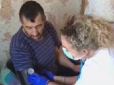 Приезд скорой к голодающему Мамедову. Фото: РК-инфо Приезд скорой к голодающему Мамедову. Фото: РК-инфо