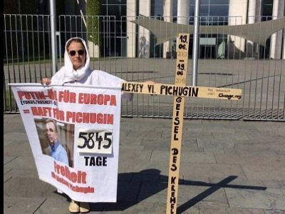 Акция в поддержку Алексея Пичугина. Фото: Мадина Магомедова Акция в поддержку Алексея Пичугина. Фото: Мадина Магомедова