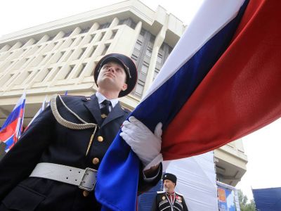 Государственный флаг России. Фото: Алексей Павлишак/ТАСС Государственный флаг России. Фото: Алексей Павлишак/ТАСС