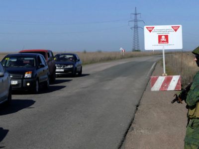 Военнослужащий на блок-посту в районе поселка Александровка в Донецкой области. Фото: Игорь Маслов / РИА Новости Военнослужащий на блок-посту в районе поселка Александровка в Донецкой области. Фото: Игорь Маслов / РИА Новости