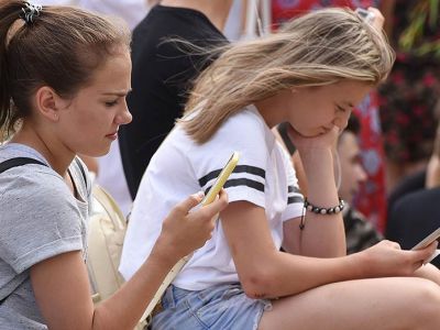 Подростки. Фото: Олег Харсеев / Коммерсант Подростки. Фото: Олег Харсеев / Коммерсант