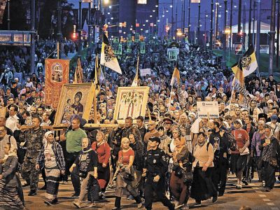 Царский крестный ход в Екатеринбурге. Фото: Татьяна Андреева/РГ Царский крестный ход в Екатеринбурге. Фото: Татьяна Андреева/РГ
