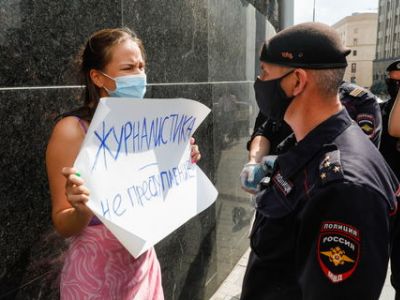 Журналистка "Проекта" Ольга Чуракова на пикете солидарности в день задержания Ивана Сафронова по делу о госизмене. Фото: Михаил Джапаридзе / ТАСС Журналистка "Проекта" Ольга Чуракова на пикете солидарности в день задержания Ивана Сафронова по делу о госизмене. Фото: Михаил Джапаридзе / ТАСС