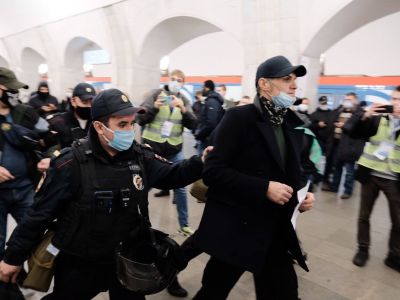 Задержания в московском метро в день назначенного "Русского марша". Фото: Avtozak LIVE Задержания в московском метро в день назначенного "Русского марша". Фото: Avtozak LIVE