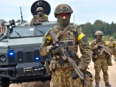 Военнослужащие Украины во время активной фазы совместных военных учений Украины и стран НАТО Rapid Trident-2020 на Яворовском полигоне во Львовской области, 2020 год. Фото: РИА Новости Военнослужащие Украины во время активной фазы совместных военных учений Украины и стран НАТО Rapid Trident-2020 на Яворовском полигоне во Львовской области, 2020 год. Фото: РИА Новости