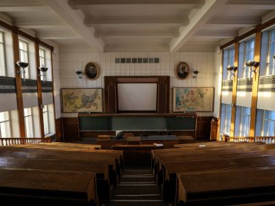 Лекционная аудитория в главном здании Московского государственного университета имени М.В. Ломоносова. Фото: Савостьянов Сергей/ ТАСС Лекционная аудитория в главном здании Московского государственного университета имени М.В. Ломоносова. Фото: Савостьянов Сергей/ ТАСС
