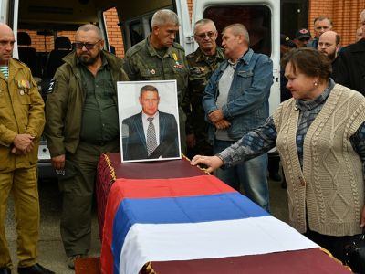 Траурная церемония прощания с Игорем Куском в Нижнекамске. Фото: Бизнес Online Траурная церемония прощания с Игорем Куском в Нижнекамске. Фото: Бизнес Online