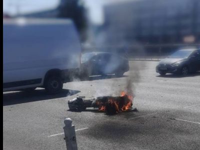 Обломок ракеты в Киеве, Оболонский район. Фото: мэр Кличко Обломок ракеты в Киеве, Оболонский район. Фото: мэр Кличко