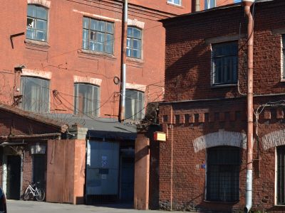 Исторические здания на Фарфоровской улице (Большой Щемиловке) в Санкт-Петербурге. Современное фото: fotobank-spb.ru Исторические здания на Фарфоровской улице (Большой Щемиловке) в Санкт-Петербурге. Современное фото: fotobank-spb.ru