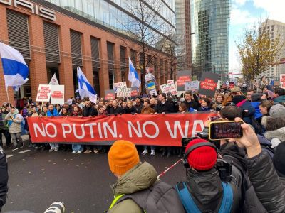 "Антивоенный марш" в Берлине, 17.11.24. Фото: t.me/orda_kz "Антивоенный марш" в Берлине, 17.11.24. Фото: t.me/orda_kz