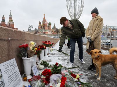 Акция памяти Бориса Немцова. Фото: Евгения Новоженина / Reuters Акция памяти Бориса Немцова. Фото: Евгения Новоженина / Reuters